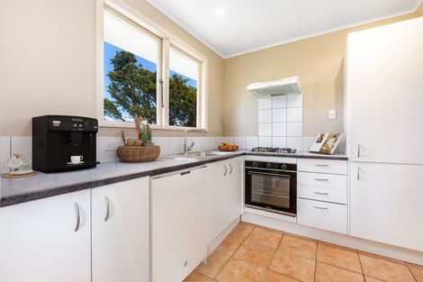 Photo of property in 15 Kalingo Street, Waitangirua, Porirua, 5024