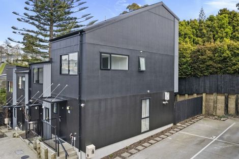 Photo of property in 3/37 Camelot Place, Glenfield, Auckland, 0629