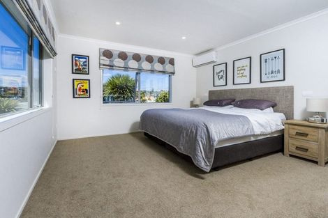 Photo of property in 30a Masterton Road, Rothesay Bay, Auckland, 0630