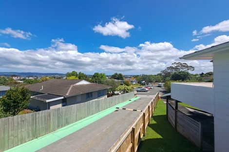 Photo of property in 5 South Pacific Place, Henderson, Auckland, 0612