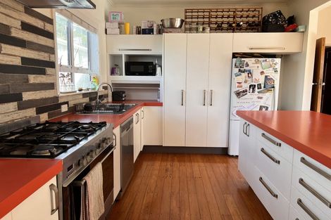 Photo of property in 123 Queens Drive, Lyall Bay, Wellington, 6022