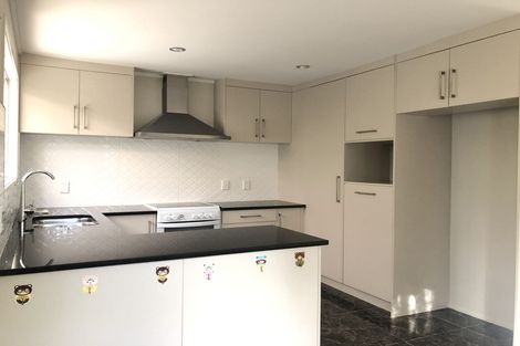 Photo of property in 25 Finn Place, Totara Vale, Auckland, 0629