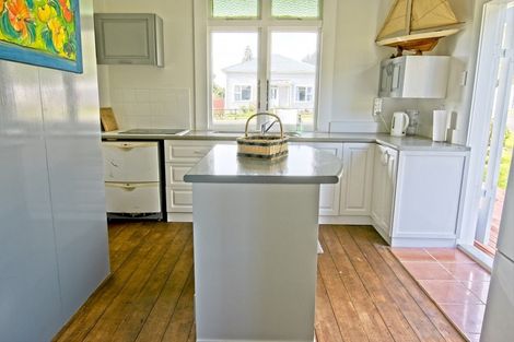 Photo of property in 10 Greenfield Street, Hector, 7822