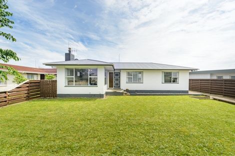 Photo of property in 11 Raglan Avenue, Cloverlea, Palmerston North, 4412