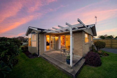 Photo of property in 73 Crofton Road, Harewood, Christchurch, 8051