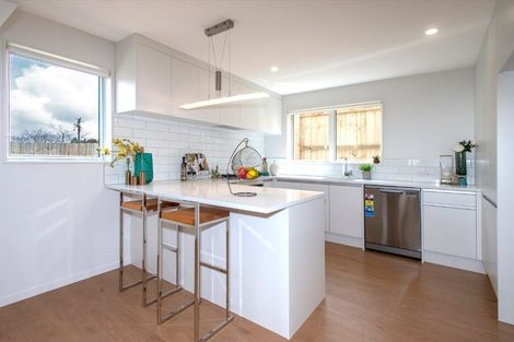 Photo of property in 30b Coniston Avenue, Te Atatu South, Auckland, 0610