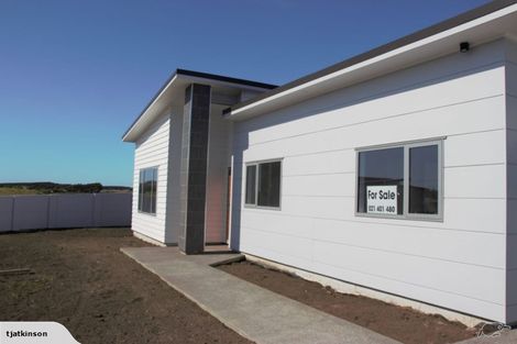 Photo of property in 4 Seagrass Place, Otaki Beach, Otaki, 5512