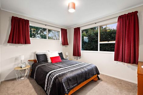 Photo of property in 31 Pipitea Place, Massey, Auckland, 0614