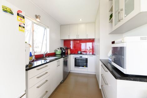 Photo of property in 2/401 East Coast Road, Mairangi Bay, Auckland, 0630