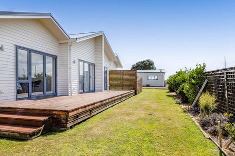 Photo of property in 630 South Road, Omata, New Plymouth, 4374