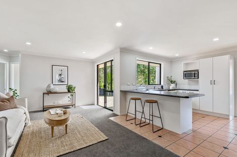 Photo of property in 12 Semillon Avenue, Henderson, Auckland, 0612