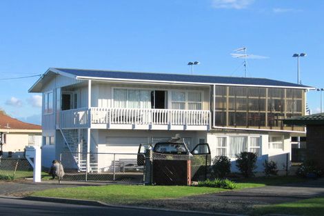 Photo of property in 220 Centreway Road, Orewa, 0931