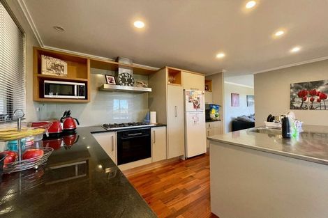 Photo of property in 204 Heta Road, Merrilands, New Plymouth, 4312