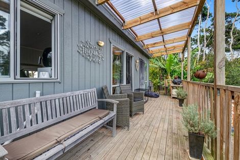 Photo of property in 12 Chenery Road, Red Beach, 0932
