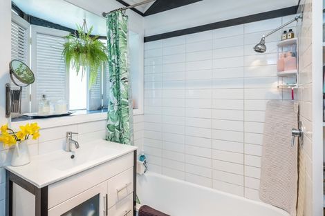 Photo of property in 17 Warwick Street, Wilton, Wellington, 6012