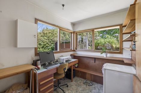 Photo of property in 9 Whitby Place, Westown, New Plymouth, 4310