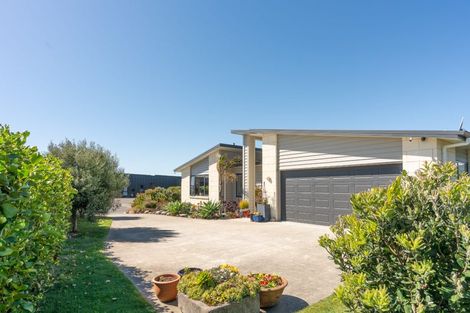 Photo of property in 18 Takahe Drive, Paraparaumu Beach, Paraparaumu, 5032
