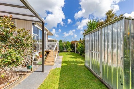 Photo of property in 47 Karaka Crescent, Levin, 5510