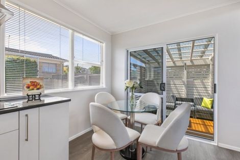 Photo of property in 3 Grimshaw Place, Henderson, Auckland, 0612