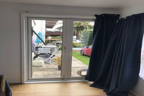 Photo of property in 47 The Esplanade, Eastern Beach, Auckland, 2012