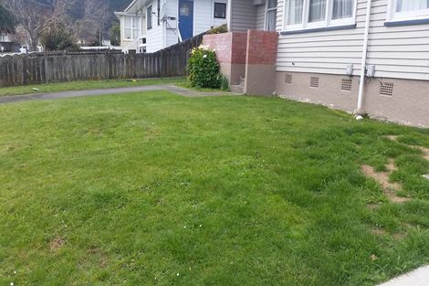 Photo of property in 90-92 Strand Crescent, Naenae, Lower Hutt, 5011