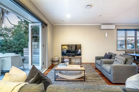 Photo of property in 1/15 Rodney Road, Northcote Point, Auckland, 0627