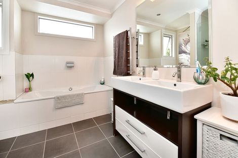 Photo of property in 27 Doment Crescent, Orewa, 0931