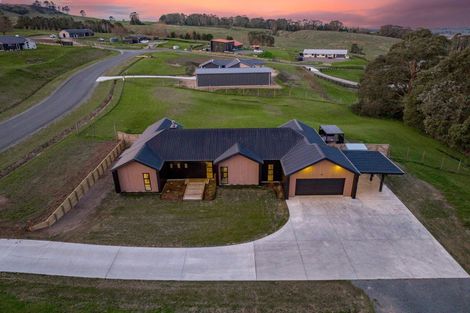 Photo of property in 8 Nga Tui Lane, Acacia Bay, Taupo, 3385