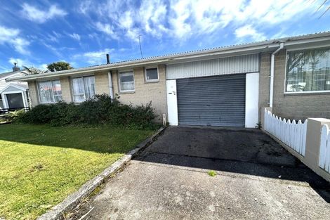 Photo of property in 15 Brougham Street, Westport, 7825