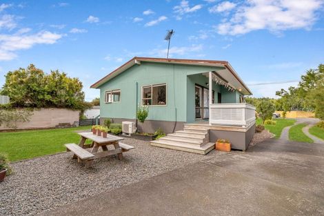 Photo of property in 17 Te Moau Avenue, Parakai, 0830