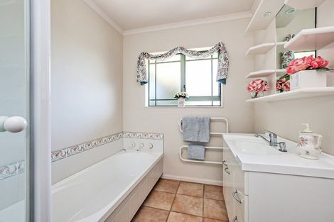 Photo of property in 24 Brompton Drive, Taradale, Napier, 4112