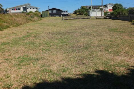 Photo of property in 33 Marine Parade South, Foxton Beach, Foxton, 4815