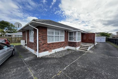 Photo of property in 1/116 Te Atatu Road, Te Atatu South, Auckland, 0610