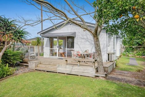 Photo of property in 16 Ross Crescent, Orewa, 0931