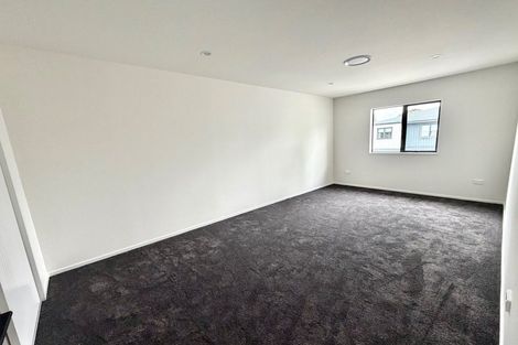 Photo of property in 17b Martin Place, Kelston, Auckland, 0602