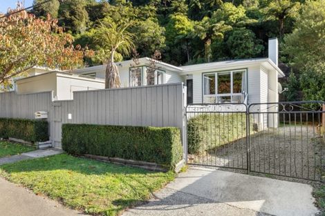Photo of property in 66 Sunny Grove, Wainuiomata, Lower Hutt, 5014