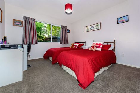 Photo of property in 22 Felstead Place, Avonhead, Christchurch, 8042