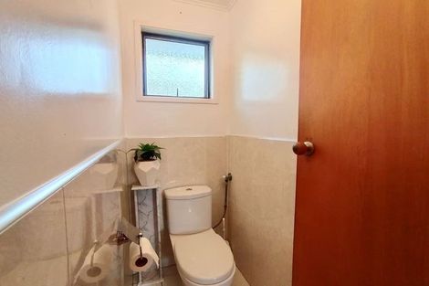 Photo of property in 39 Lewisham Street, Highland Park, Auckland, 2010