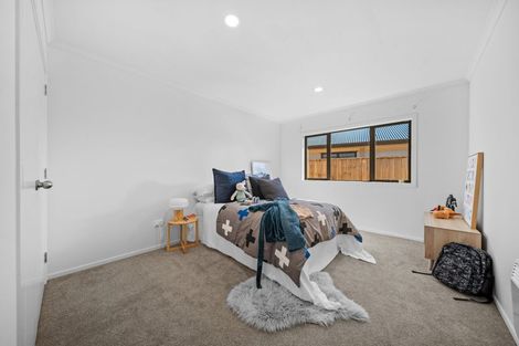 Photo of property in 1 Molesworth Street, Carterton, 5713