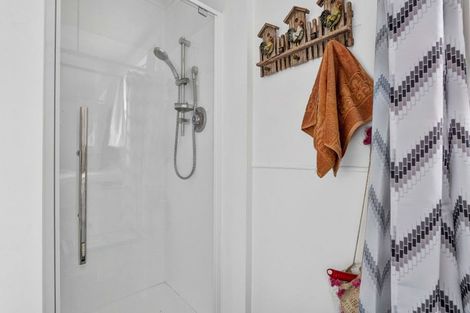 Photo of property in 1 Graham Street, Eltham, 4322