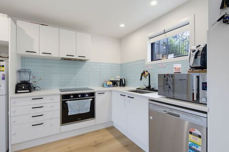 Photo of property in 1e Stott Avenue, Birkdale, Auckland, 0626