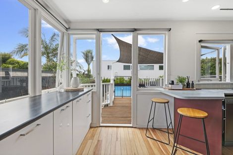 Photo of property in 147 Queen Street, Northcote Point, Auckland, 0627
