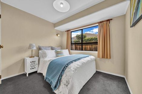 Photo of property in 16 Westholm Way, Pahurehure, Papakura, 2113