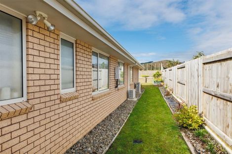 Photo of property in 14 Atlantic Drive, Fitzherbert, Palmerston North, 4410