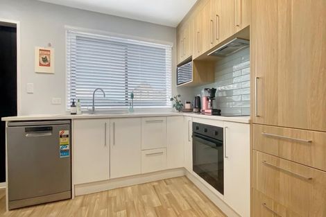 Photo of property in 24 Tima Lane, Mangere Bridge, Auckland, 2022