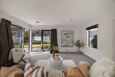 Photo of property in 11 Elva Dawson Place, Arrowtown, 9302
