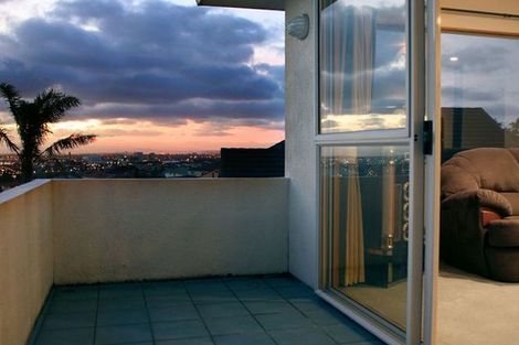 Photo of property in 53 Ribbonwood Crescent, Goodwood Heights, Auckland, 2105