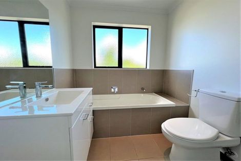Photo of property in 11a Mangos Place, Pakuranga, Auckland, 2010