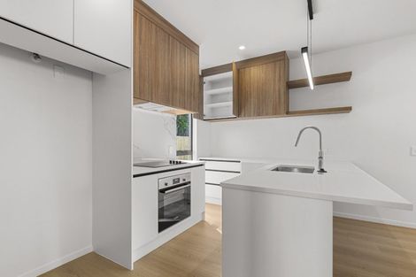 Photo of property in 4 Roberts Road, Matakatia, Whangaparaoa, 0930