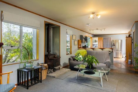 Photo of property in 147 Waikawa Road, Picton, 7220